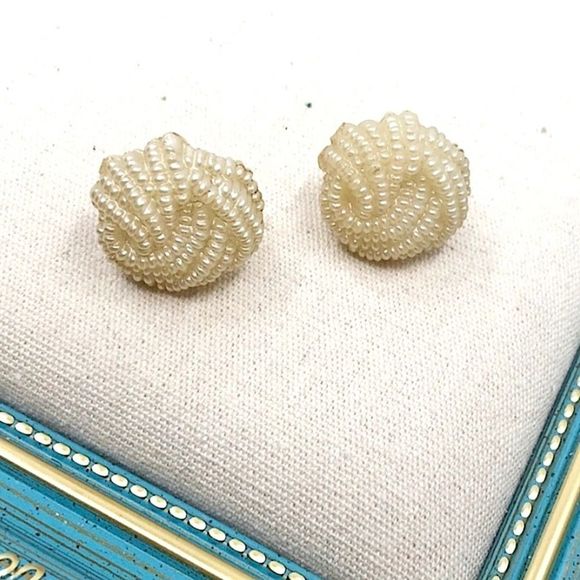Vintage 1950s Pearl Rosette Clip Ons - Picture 2 of 3